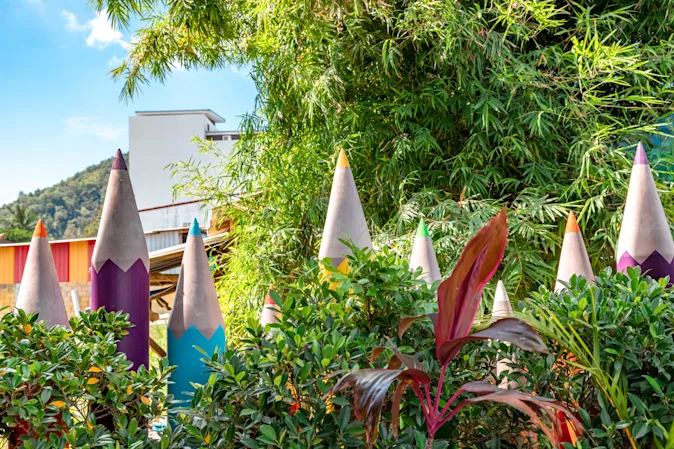 Where do writing utensils go on vacation? image