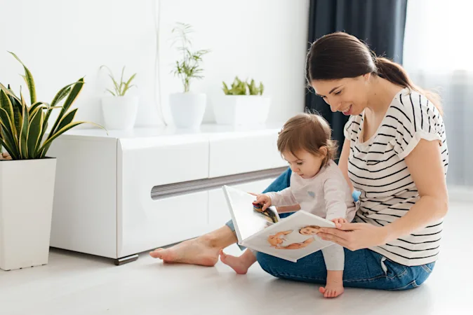 What do photographers read to their children before bed? image