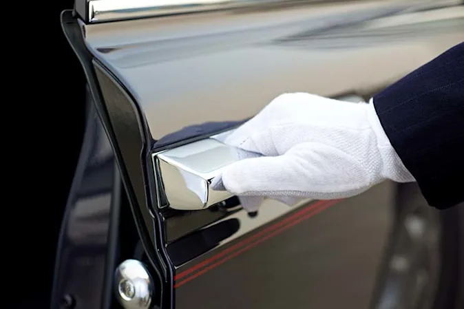  Which celebrity would make a great valet? image