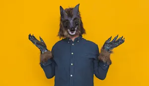 What's a werewolf's favorite beer? image