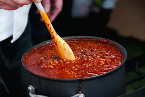 Which musician loves to make chili? image