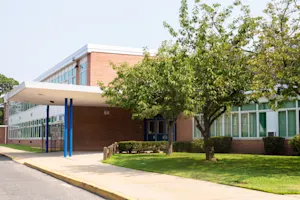 Who's in charge of the school during summer vacation? image