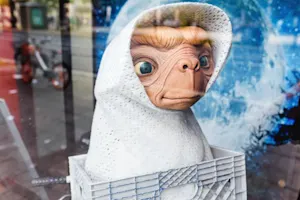Why are ET's eyes so big? image